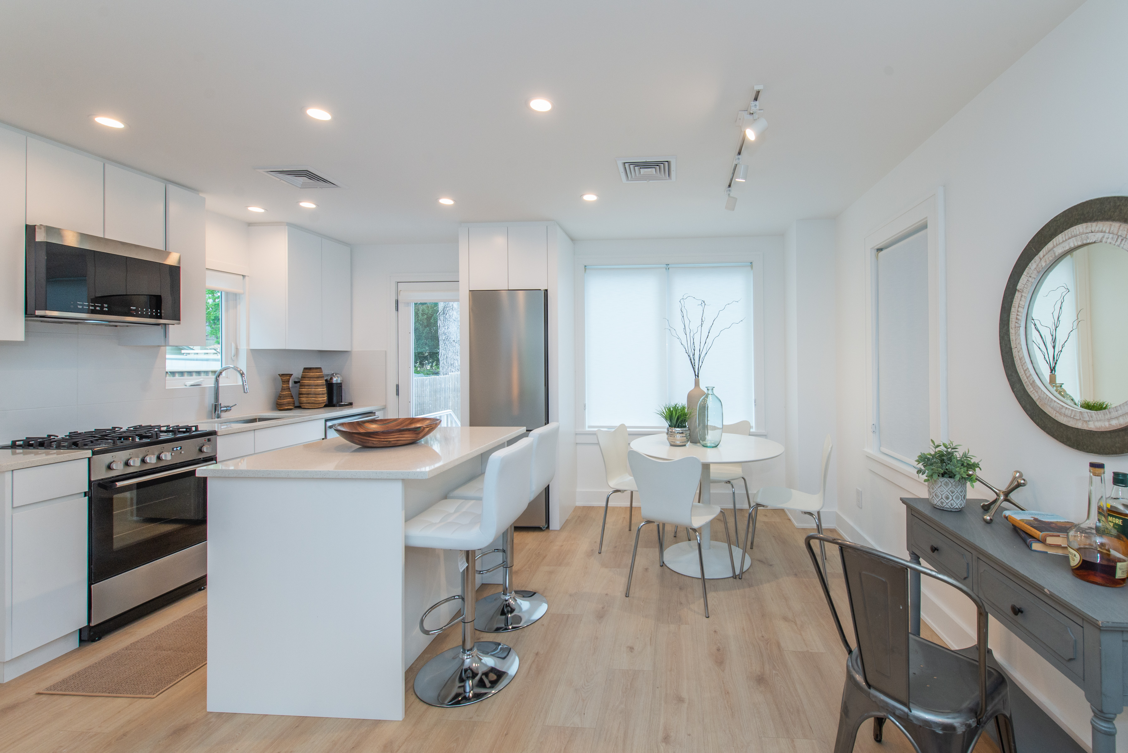 21 Meade St, West Orange